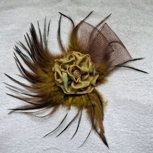 Chic Floral Hair Clip with Green and Brown Feathers